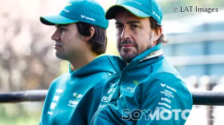 Fernando Alonso y Lance Stroll este jueves en Shanghái