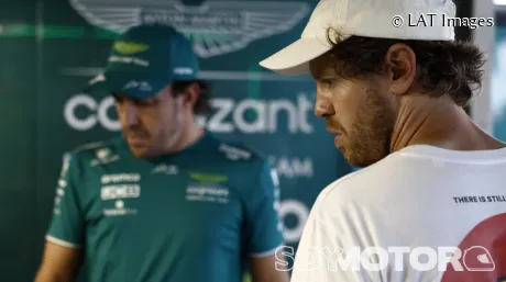 Fernando Alonso y Sebastian Vettel en una imagen de la temporada pasada