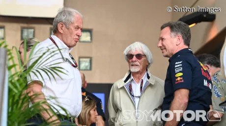 Helmut Marko, Bernie Ecclestone y Christian Horner conversando la pasada temporada