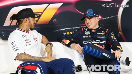 Max Verstappen y Lewis Hamilton en Shanghái
