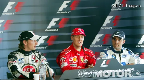 Juan Pablo Montoya y Michael Schumacher en Imola 2004