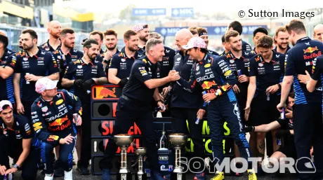 Red Bull celebra su doblete en el GP de Japón 