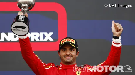 Carlos Sainz en el podio del Gran Premio de Japón