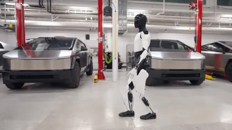 Optimus, el robot que hará que el Tesla Model 2 se fabrique en Berlín y que la gigafactoría de Valencia no sea necesaria... para coches - SoyMotor.com
