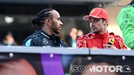 Lewis Hamilton y Charles Leclerc al inicio de esta temporada