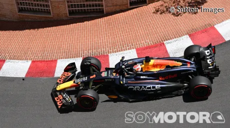 Max Verstappen durante la sesión de este sábado en el GP de Mónaco