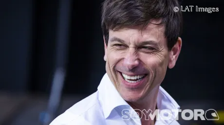 Wolff: "Estamos viendo currículums de Red Bull a todos los niveles" - SoyMotor.com