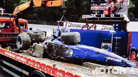 El AP04 de Luciano Burti tras el accidente en Spa 2001