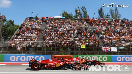 Charles Leclerc y Carlos Sainz pelean por posición en el GP de España