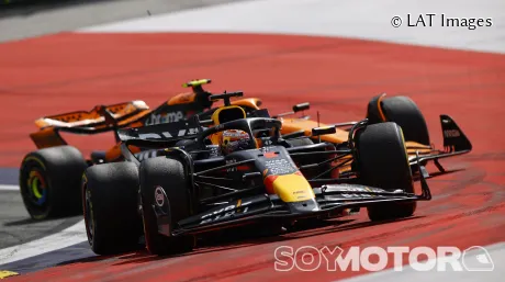 Max Verstappen se toca con Lando Norris en el Red Bull Ring