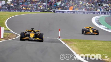 Lando Norris y Oscar Piastri en el momento clave de las paradas en Silverstone