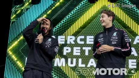 Lewis Hamilton y George Russell en Spa