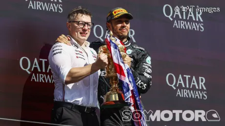 Lewis Hamilton y Peter Bonnington en Silverstone