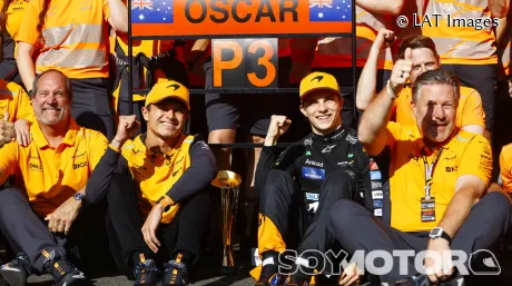 Oscar Piastri y Lando Norris tras la carrera en Spa