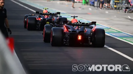 Max Verstappen y Sergio Pérez en el Pit-Lane de Monza