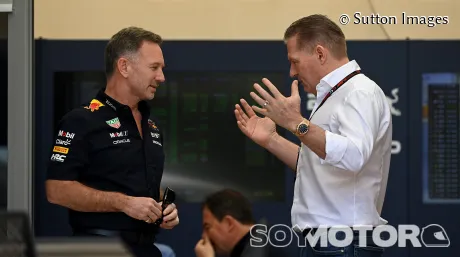 Jos Verstappen 'carga' contra Red Bull: "Volver al coche de principios de año lo dice todo" - SoyMotor.com