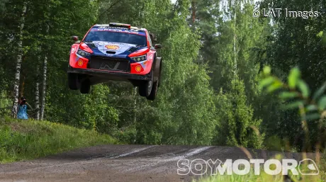 Thierry Neuville en Finlandia