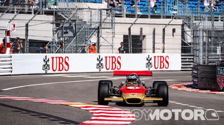 Adrian Newey con el Lotus 49B de 1968 en el Gran Premio Histórico de Mónaco 2024