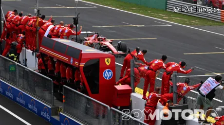 Charles Leclerc cruza la línea de meta como ganador del GP de Italia este domingo