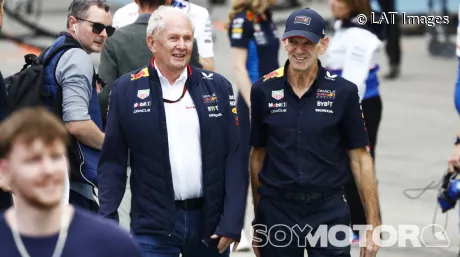 Adrian Newey y Helmut Marko en Japón esta temporada