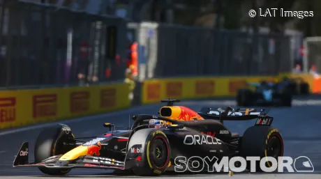 Max Verstappen en Bakú durante la carrera de este domingo