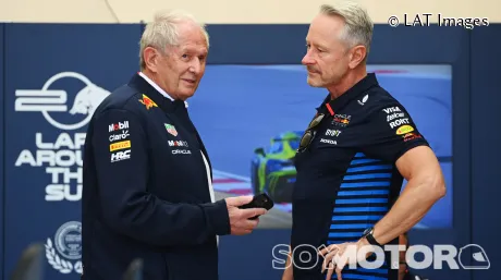 Helmut Marko y Jonathan Wheatley en Baréin