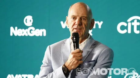 Adrian Newey deja clara su opinión sobre la normativa europa respecto al coche eléctrico... y no es especialmente positiva - SoyMotor.com