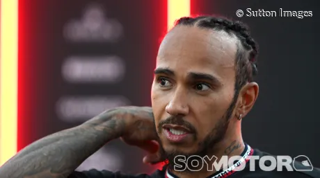 Lewis Hamilton atiende a los medios en Singapur