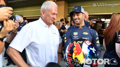 Daniel Ricciardo y Helmut Marko en Abu Dabi 2018