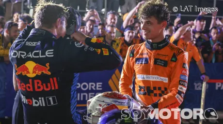 Max Verstappen y Lando Norris en Singapur, tras la carrera