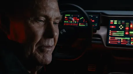 David Hasselhoff se reencuentra con El Coche Fantástico de la mano de Rivian - SoyMotor.com