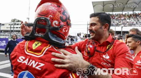 Carlos Sainz tras conseguir la Pole en México