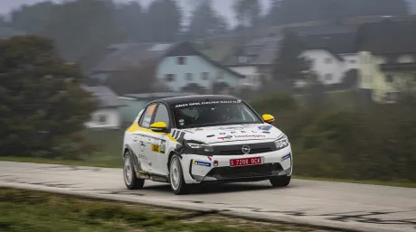 Sito Español, en el podio final de la Opel Electric Rally Cup - SoyMotor.com