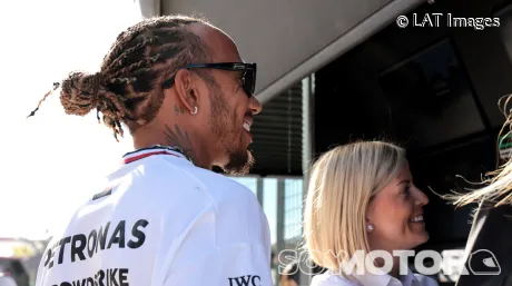 Susie Wolff y Lewis Hamilton en Yeda