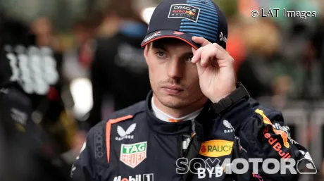 Max Verstappen atiende a los medios tras la clasificación en Brasil