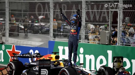 Russell y Mercedes arrasan en Las Vegas y Verstappen ya es tetracampeón; Sainz, tercero - SoyMotor.com