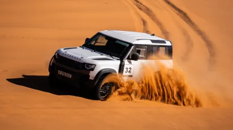 La entrada de Defender en el Dakar será junto a Prodrive y en categoría Stock - SoyMotor.com