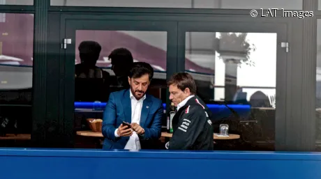 Toto Wolff y Mohammed Ben Sulayem el año pasado en Silverstone