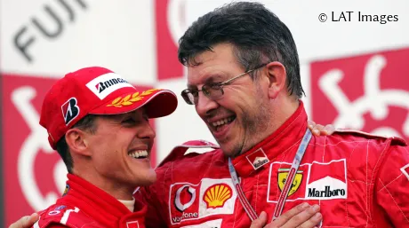 Michael Schumacher y Ross Brawn en Suzuka 2004