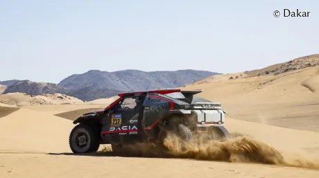 Cristina Gutiérrez y su copiloto, Pablo Moreno, en el Dakar 2025