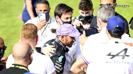 Lewis Hamilton y Toto Wolff en Silverstone 2021