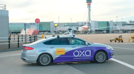 Coche autónomo de DHL y OXA en el aeropuerto de Heathrow - SoyMotor.com