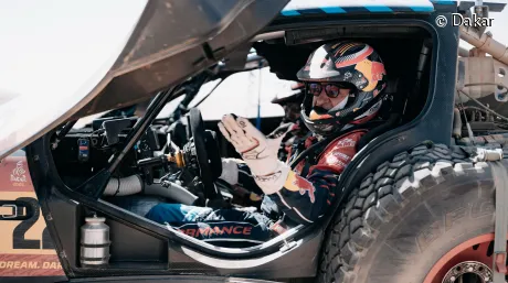 Carlos Sainz abandona el Dakar 2025