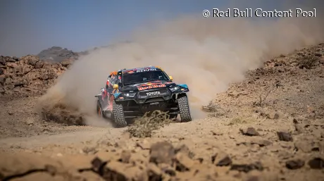 Dakar 2025, Etapa 3: los Toyota y los Mini 'vuelan' y Loeb vuelca - SoyMotor.com