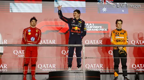 Max Verstappen en el podio del GP de Catar