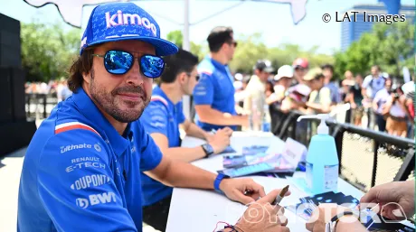 alonso-fernando-alpine-2022-fans-soymotor.jpg