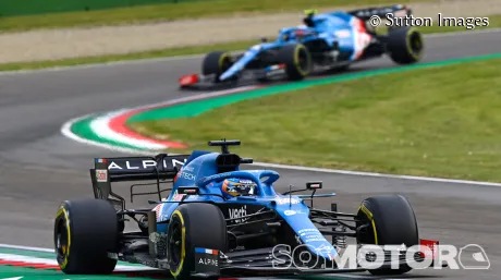 alonso-ocon-alpine-2021-f1-soymotor.jpg