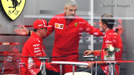 arrivabene-ferrari-vettel-2018-f1-soymotor.jpg