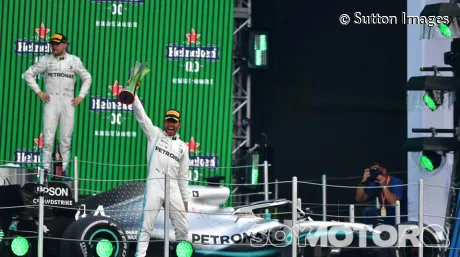 bottas-hamilton-mercedes-gp-mexico-2019-podio-soymotor.jpg
