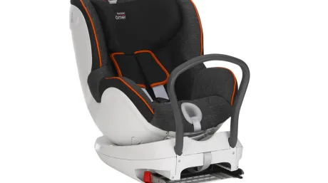 Retirada la silla de coche infantil Dualfix de la marca Britax Römer por  seguridad